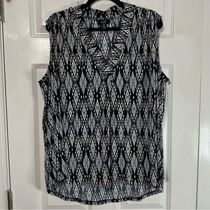 Jones New York size 2X navy blue and white design sleeveless top